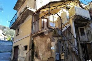 CASA DI CORTE A SANTA MARIA A VICO