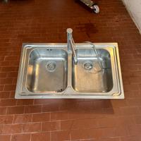 3 lavandini completi di rubinetti per cucina