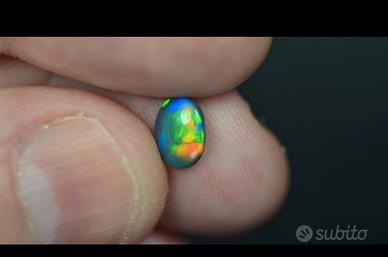 Pietra preziosa opale nera australiana