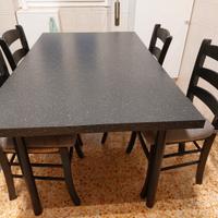 tavolo da cucina  nero e 4 seggiole nere