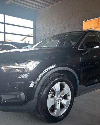 Volvo XC40 T2 Momentum Pro 129cv NEOPATENTATI