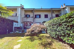 VILLA A SCHIERA RISTRUTTURATA