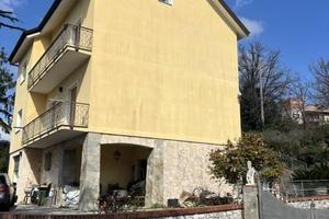 Immobile in asta di 766 m² con 4 locali a Serra Ri