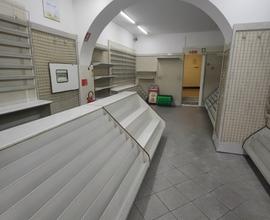 MURI NEGOZIO Via Jori