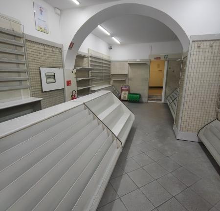 MURI NEGOZIO Via Jori