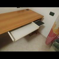 scrivania per cameretta o studio