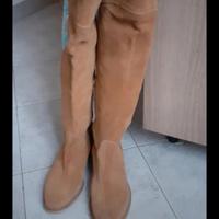 Stivali in camoscio beige Tatie Roma