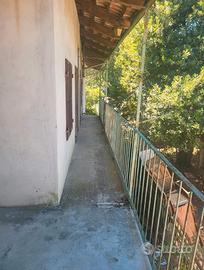 Casa con pozzo giardino box 4 macchine