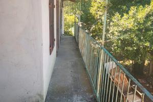 Casa con pozzo giardino box 4 macchine