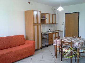 DUE LOCALI CON POSTO AUTO COPERTO