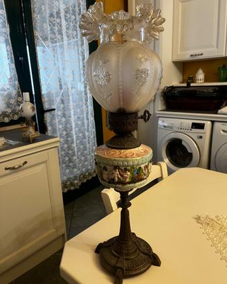 Lampada a petrolio antica – Funzionante e decorata
