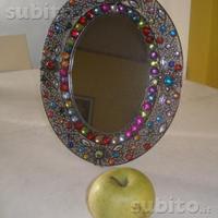 Specchio cornice pietre colorate