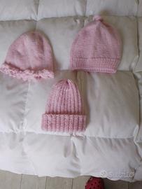 Tre cappellini neonata in lana merino