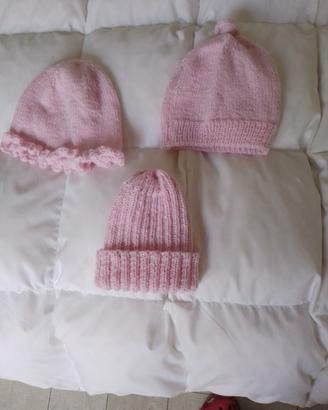 Tre cappellini neonata in lana merino