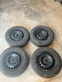 Cerchi in ferro 15’’+ pneumatici195/65 r15 pirelli