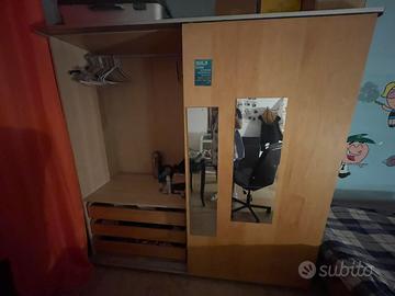 Armadio con due ante scorrevoli