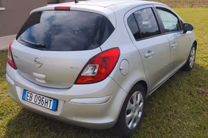 Opel corsa 1.2 gpl 2010