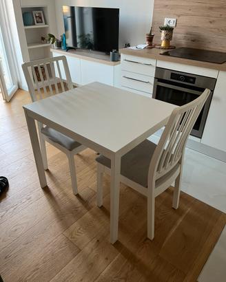 Tavolo ikea e 2 sedie