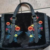 BORSETTA IN VELLUTO NERO