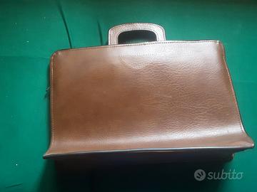 valigetta portadocumenti vintage in pelle marrone