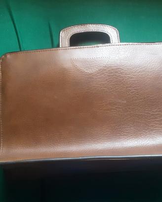 valigetta portadocumenti vintage in pelle marrone