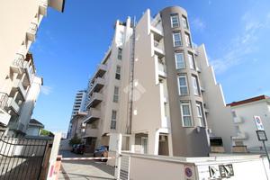 2 LOCALI A JESOLO