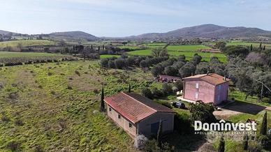 Rustico / Casale di 295 m² con 5 locali e box auto