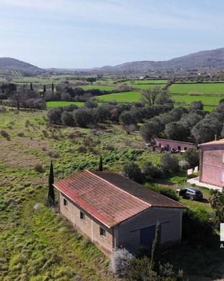 Rustico / Casale di 295 m² con 5 locali e box auto