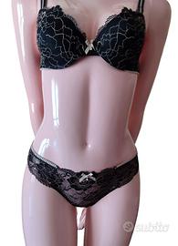 Completino nero ricami beige OVS.