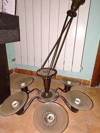 Lampadario antico in ottone e piatti in vetro