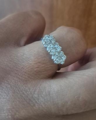 anello oro bianco 18K con diamanti