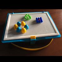 Gioco educativo chiodini colorati c/valigetta 3/6