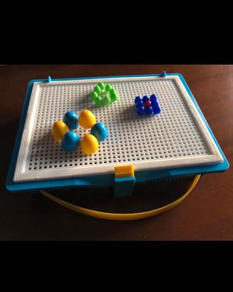 Gioco educativo chiodini colorati c/valigetta 3/6