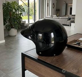Casco scooter o moto nero 
