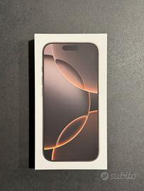 iPhone 16 Pro 128GB, colore titanio sabbia