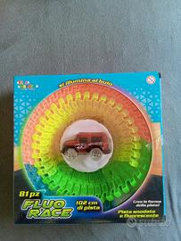 Pista snodata e fluorescente 102 cm. 81 pezzi