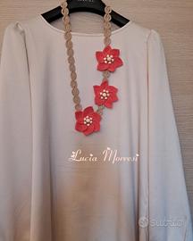 collana con fiori corallo  lavorata all'uncinetto 
