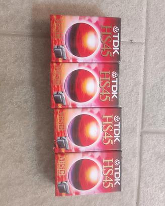 4 CASSETTE PER VIDEOCAMERA 