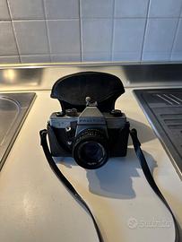 Macchina fotografica vintage praktica