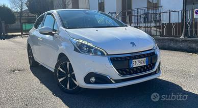 Peugeot 208 PureTech 82 Stop&Start 5 porte Signatu