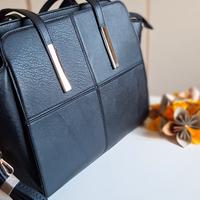 Borsa nera a mano e tracolla