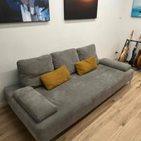Divano grigio 3 posti