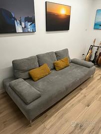 Divano grigio 3 posti