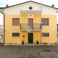 VILLA A SCHIERA D'ANGOLO A ROVERBELLA