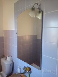 Specchio a muro con illuminazione 