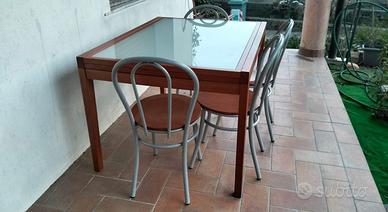 Coordinato Tavolo, 4 sedie e tavolino salotto