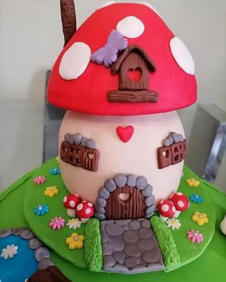 Decorazione torta fatta a mano in pasta di zuccher