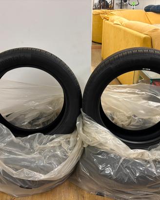 Treno Gomme Continetal EcoContact6 235/50 R19 99W