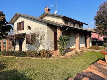 Villa di 289 m² con 5 locali e box auto doppio a S