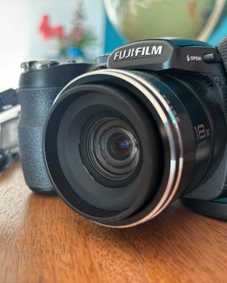 Fujifilm FinePix S1800 – Bridge 12,2MP + Samsonite